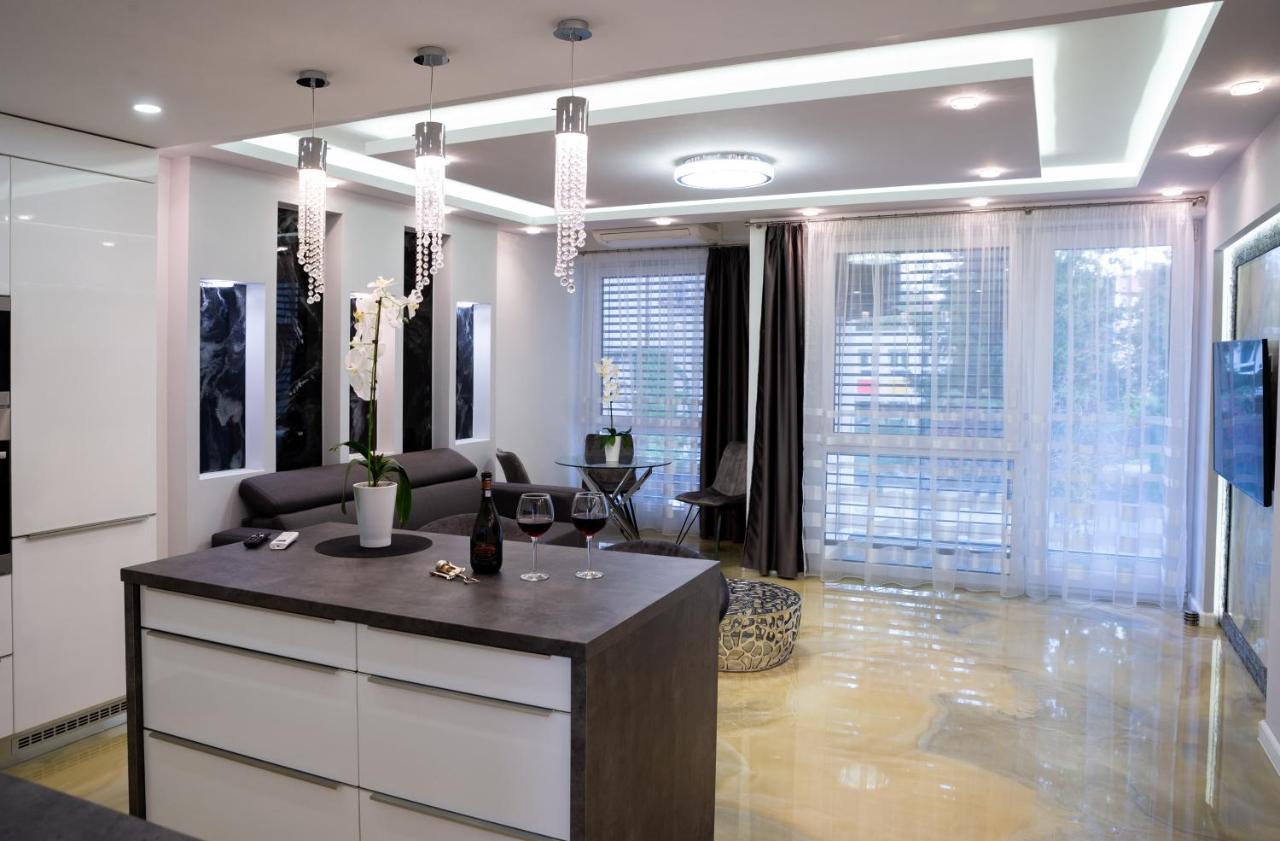 Dream Apartman 3 With Free Parking Gyor Bagian luar foto