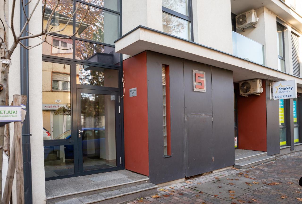 Dream Apartman 3 With Free Parking Gyor Bagian luar foto