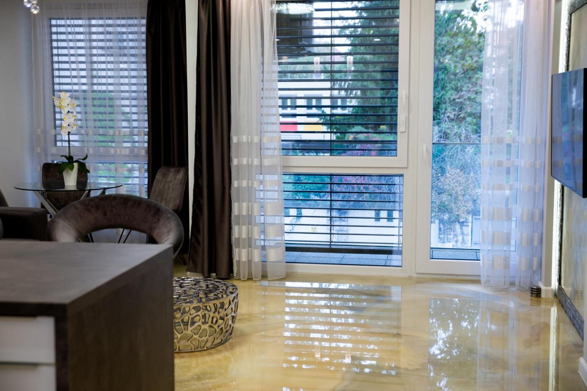 Dream Apartman 3 With Free Parking Gyor Bagian luar foto